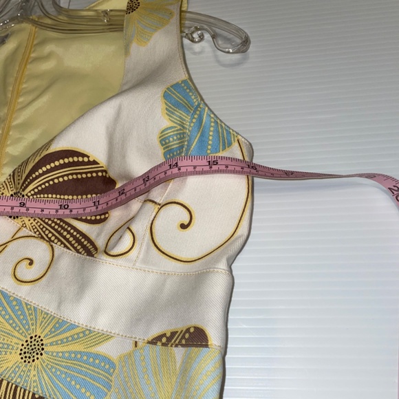 Size 4, fitted unique sleeveless dress. - Picture 6 of 11